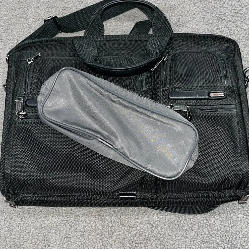 TUMI 26516D4 Compact Large Screen Nylon & Leather Computer Brief Case Black EUC